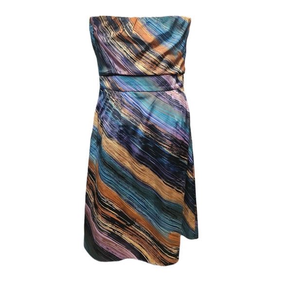 The limited strapless dress. 8 - Picture 3 of 5